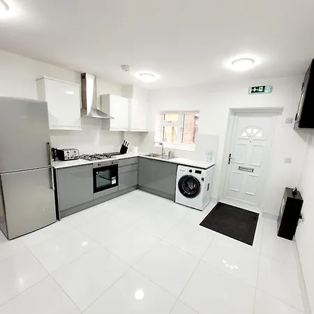 Apartment In East Ham, London